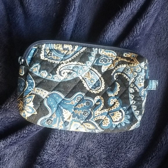 Small makeup case. - Picture 2 of 4